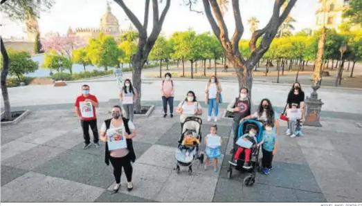  ?? MIGUEL ÁNGEL GONZÁLEZ ?? Familias del CAIT del San Juan Grande que denuncian el cambio de centro.