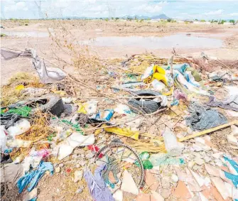  ?? GERARDO AGUIRRE ?? Basura provoca desbordes en cauces.