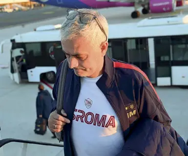  ?? ?? Pensieroso
Il tecnico della Roma José Mourinho, 59 anni, affronterà due amichevoli nei prossimi giorni in Giappone