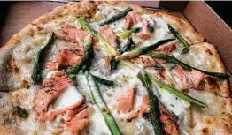  ??  ?? The Pizza Salmon at Braza Brava Pizza Napoletana comes with fresh mozzarella, olive oil, asparagus and salmon.