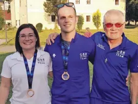  ??  ?? With daughter Nicola and son-in-law Garth, who are sporting their bronze medals