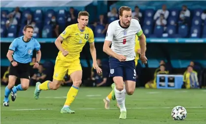  ??  ?? Harry Kane runs on to Raheem Sterling’s through ball to score England’s opening goal after justfour minutes. Photograph: Alberto Pizzoli/ Reuters