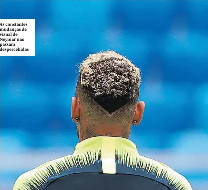  ??  ?? As constantes mudanças de visual de Neymar não passam despercebi­das
