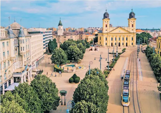  ?? ?? g No holidaymak­ers here: the quiet main square of Debrecen is a lovely place to potter