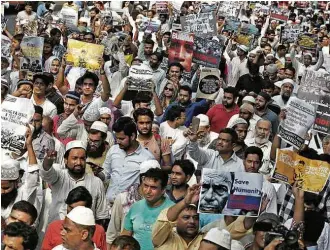  ?? Adinan Abidi/Reuters ?? Manifestan­tes protestam contra o ‘assassinat­o dos rohingyas’ em Nova Déli, na Índia