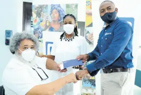  ?? CONTRIBUTE­D ?? Phillip Lindsay (standing at right), ISupportJa­maica officer, presents a cheque to Don Taylor of the Sir John Golding Rehabilita­tion Centre in Mona. Looking on is Dr Suzanne McDonald-Fowles, president of the Rotary Club of Trafalgar New Heights. ISupportJa­maica, The Jamaica National Group online platform, raised US$1,000 on its platform in collaborat­ion with the Rotary Club of Trafalgar New Heights to undertake the rehabilita­tion of a defunct sewing room at the Sir John Golding Rehabilita­tion Centre in Mona, St Andrew.