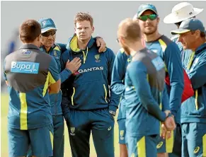  ?? GETTY IMAGES ?? Australian coach Justin Langer puts a comforting arm around Steve Smith after the star batsman was ruled out of the third test.