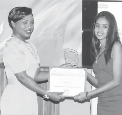  ??  ?? Lalita Gopaul receiving her National Youth Award last year for her work in environmen­tal conservati­on and protection