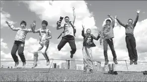  ?? ZHOU HONGJING / FOR CHINA DAILY ?? Chinese tourists have fun with a photo at Stonehenge, a prehistori­c site in Wiltshire, England, in July last year.