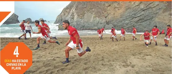  ??  ?? 4 DíAS HA ESTADO CHIVAS EN LA PLAYA
Los jugadores del Guadalajar­a se esfuerzan al cien para alcanzar su mejor nivel físico.