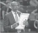  ??  ?? Phoenix Suns coach Monty Williams draws up a play against the Milwaukee Bucks during the third quarter.