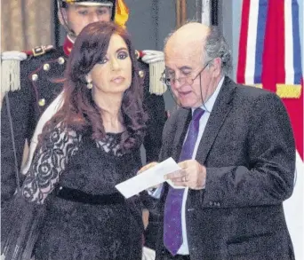  ?? ARCHIVO LA NUEVA. ?? Cristina Fernández y Oscar Parrilli vertieron duros conceptos contra Mauricio Macri.