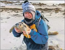  ?? ?? Jane Kindlen with the turtle she rescued from a beach on Iona.