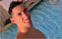  ?? ?? In piscina Un selfie di Angel Di Maria durante le vacanze a Ibiza