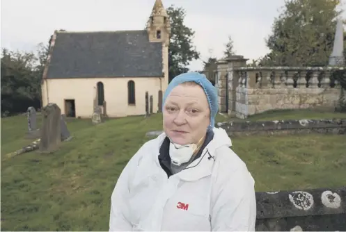  ?? PICTURE: PETER JOLLY ?? 0 Professor Sue Black is leading the forensics team investigat­ing the Wardlaw Mausoleum remains