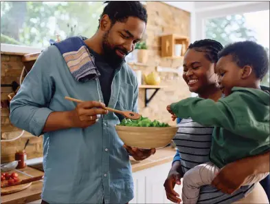  ?? GETTY IMAGES ?? Online resources like recipe sites can help families add variety to meals. Also, farmers markets can be a source of novel ingredient­s.