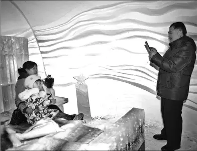  ?? LIU LEI / XINHUA ?? Tourists visit a hotel room in which all the furniture is made of ice at the Fifth China Cold Pole Festival in Genhe in the Inner Mongolia autonomous region on Sunday. The festival is integrated with the folk customs of the Ewenki ethnic group.