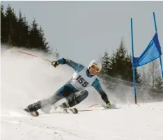  ?? Foto: Reinhold Radloff ?? Rasant um die Tore jagen werden am Samstag einmal mehr die Skifahrer bei der Landkreism­eisterscha­ft (hier Patrick Stimpfle).