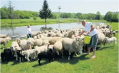  ??  ?? Rade s ljubavlju, a prirodi su nešto i vratili – u ribnjaku plivaju šarani, u potoku su opet riječni rakovi, a tu su i kornjače čančare