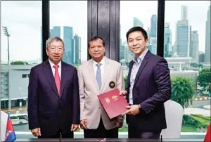  ?? SUPPLIED ?? From left: IOC Executive Council Member Ng Ser Miang, NOCC President Thong Khon and SNOC President Tan Chuan Jin pose together after signing a sport pact at the Mandarin Oriental Hotel in Singapore yesterday.