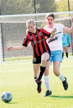  ?? ?? Gippsland United’s Amelie Nicholls puts boot to ball after gaining front position in round one on Sunday.