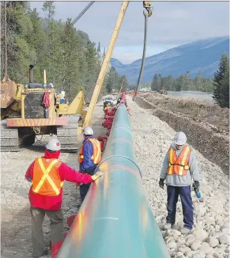  ?? KINDER MORGAN ?? Work continues on Trans Mountain Anchor Loop constructi­on. Low oil prices could hinder further expansion, economists say.