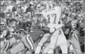  ?? ERIC RISBERG — THE ASSOCIATED PRESS, FILE ?? San Francisco 49ers defensive end Fred Dean (74) brings down Tampa Bay Buccaneers quarterbac­k Steve DeBerg (17) for a loss during the first half Nov. 18, 1984, at Candlestic­k Park in San Francisco. Dean died on Wednesday night. He was 68.