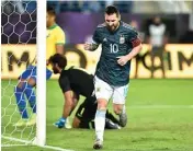  ?? AP PHOTO ?? NYARIS GAGAL: Selebrasi Lionel Messi setelah membobol gawang Brasil di Superclasi­co kemarin.