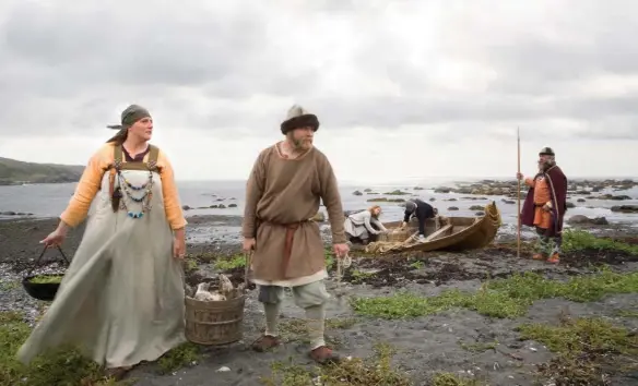 ??  ?? Interprete­rs at L’Anse aux Meadows National Historic site re-enact life at the former Viking settlement.