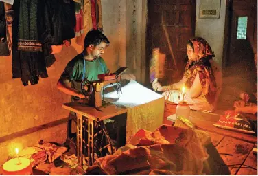  ?? PHOTO BY MANEESH AGNIHOTRI ?? SUPPLY ISSUES ELECTRICIT­Y SUPPLY HASN’T BEEN ABLE TO KEEP PACE WITH DEMAND