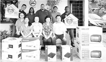  ??  ?? The COURTS team with Dolf Posthumus (third from left) presenting One Home Care Centre in Kota Kinabalu with home essentials.