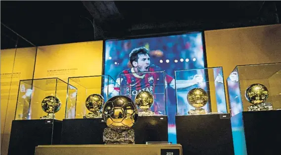  ?? FOTO: FCB ?? Los seis Balones de Oro de Messi, uno de los espacios estrella del Museu. También las tiendas oficiales del club se readaptan para cuando las autoridade­s sanitarias permitan reabrir