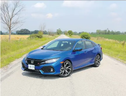  ?? PETER BLEAKNEY/DRIVING ?? The 2017 Honda Civic Si is available as either a four-door sedan or two-door coupe.