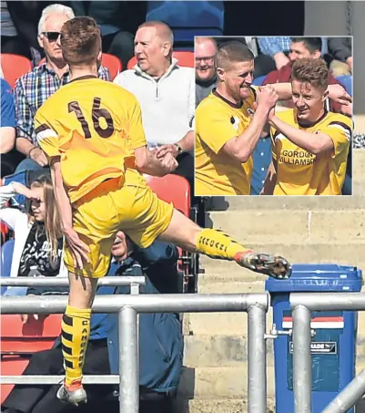  ?? Photograph­s by Kenny Elrick ?? HIGH POINT: Andrew MacRae jumps for joy after scoring and, inset, celebrates.
