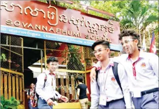  ?? HENG CHIVOAN ?? Twenty private schools with high safety standards reopened over the last few days.