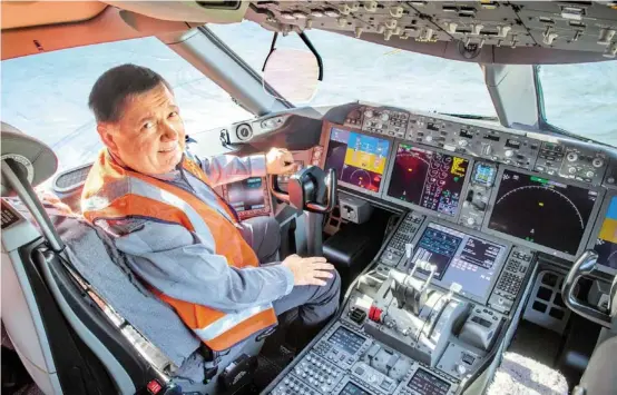  ?? FOTO ESTEBAN VANEGAS. ?? Hoy la aerolínea inaugura su Centro de Mantenimie­nto Técnico, tras una inversión de US$50 millones, que potenciará el clúster aeronáutic­o en el Oriente antioqueño. El presidente de Avianca, Hernán Rincón Lema, revela el plan del naciente negocio, en el...