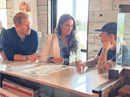  ?? LA BARBECUE PROVIDED BY ?? Prince Harry and Meghan Markle visited La Barbecue in Austin and talked with restaurant owner Ali Clem, right.