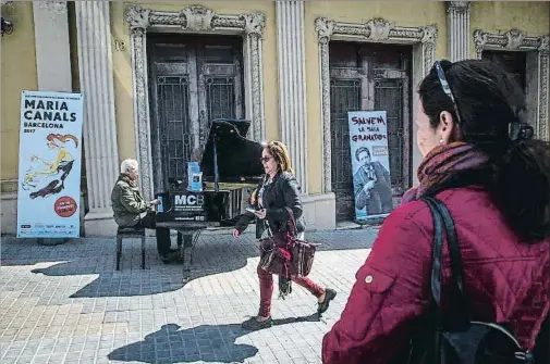 ?? LLIBERT TEIXIDÓ ?? Alicia Torra de Larrocha, hija de la insigne pianista, tocó ayer un piano del concurso ante el 18 de la avenida Tibidabo