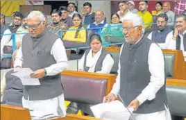  ?? KESHAV SINGH/HT ?? ■
Leader of opposition Bhupinder Singh Hooda and Congress MLA Raghuvir Singh Kadian taking part in the House proceeding­s in Chandigarh on Monday.