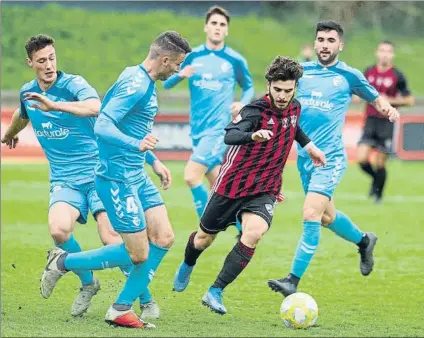  ?? FOTO: JUAN ECHEVERRÍA ?? Mal recuerdo
En su último partido en Fadura, el Arenas se vio superado por el filial de Osasuna