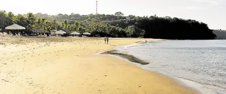  ?? —PHOTOS BY PANCHO PARIAN ?? The shoreline berm, the perfect stretch of land for running