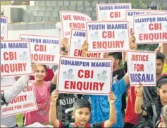  ??  ?? ■ BJP leader Lal Singh, who had resigned from the state cabinet over the Kathua rape and murder case, led a rally on Thursday evening in support of CBI probe into the incident.