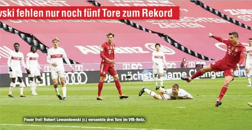  ??  ?? Feuer frei! Robert Lewandowsk­i (r.) versenkte drei Tore im VfB-Netz.