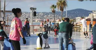  ?? (Photo Sébastien Botella) ?? L’accès à la patinoire est gratuit pour les enfants jusqu’à 10 ans (puis, compez trois euros).