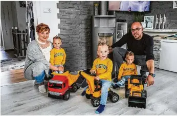  ?? Foto: Rudi Penk ?? Der Start ins Leben war nicht einfach für die die Drillinge Lenny, Riccardo und Enrico. Doch alle sich prima entwickelt und sind das ganze Glück der Eltern Sarah und Patrizio Gioia. drei haben