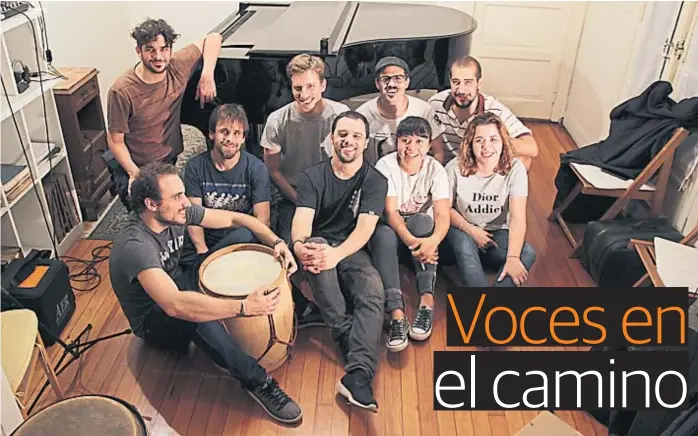  ?? (PRENSA DON OLIMPIO) ?? Nueve para triunfar. El elenco completo de la banda que se presenta en Córdoba para mostrar el elogiado disco “Dueño no tengo”.