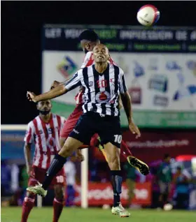  ?? Photo: Jone Luvenitoga ?? Veteran Dreketi midfielder Henry Dyer in an aerial battle against Labasa during the Vodafone Fiji FACT on May 18, 2019 at Ratu Cakobau Park, Nausori.