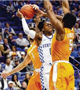  ?? AP FILE ?? Kentucky’s De’Aaron Fox (middle) shoots between Tennessee’s Lamonte Turner (1) and Admiral Schofield (5) during the Wildcats’ win last February in Lexington, Ky.