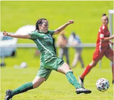  ?? FOTO: VOLKER STROHMAIER ?? Maria Seemann erzielte das entscheide­nde Tor für Alberweile­r in der heimischen Hessenbühl-Arena.