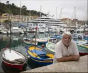  ?? (Photo F.L.) ?? Le président de La Mouette, devant le plus petit des pointus de Nice, , m.